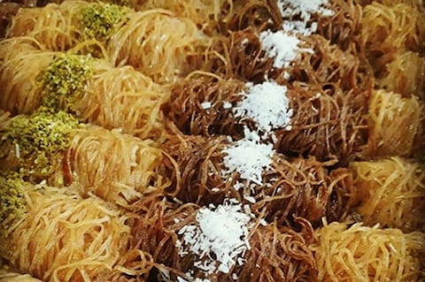تصویر 2 از قیمت باقلوا دارچینی دو رنگ با کیفیت ارزان + خرید عمده